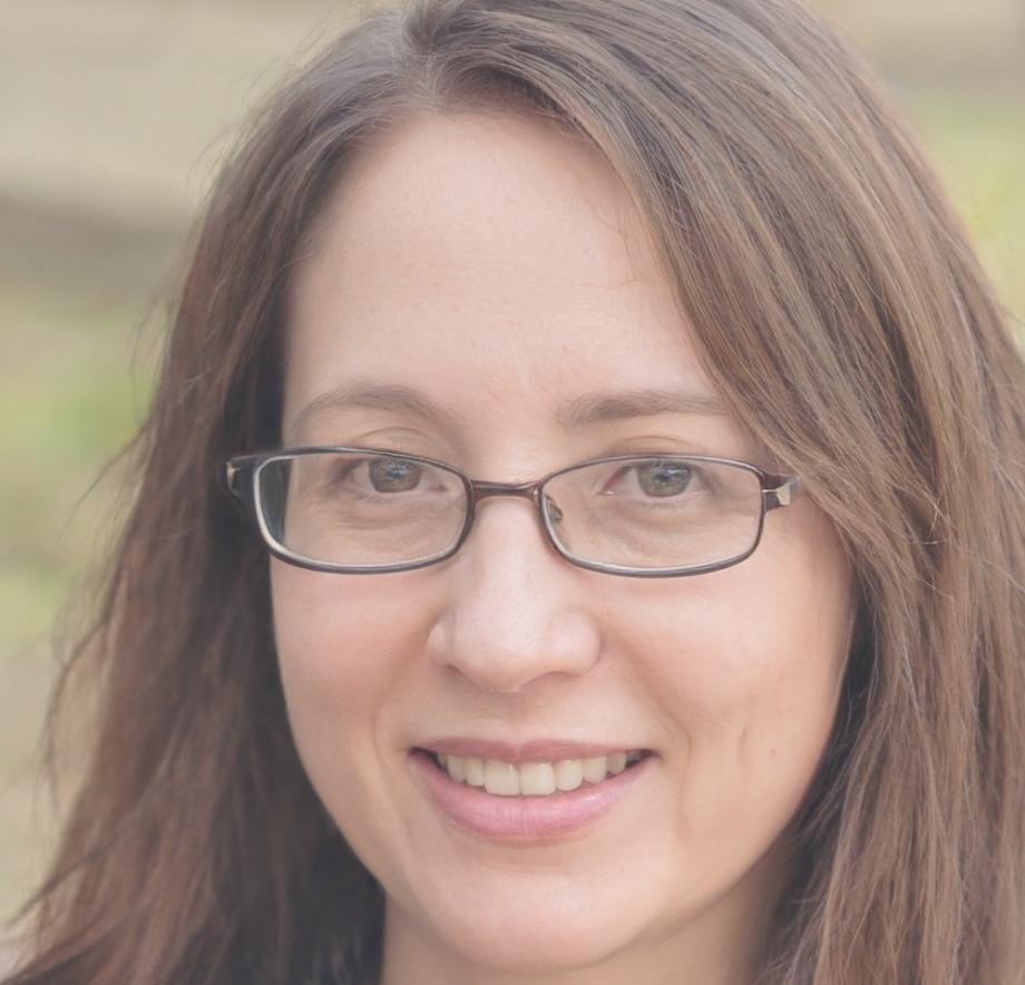 Elena Richfield, Investment Research Director